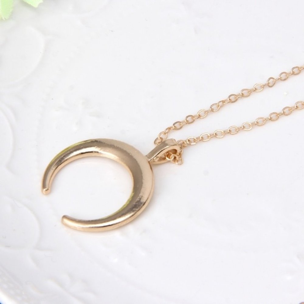 Layered Crescent Horn Necklace (Gold) - Picture 3 of 5